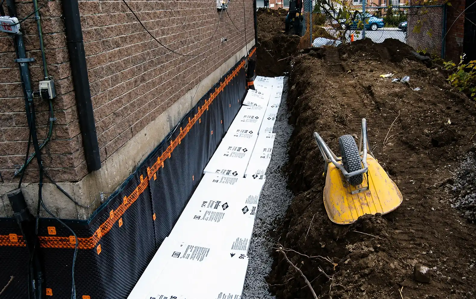 Fondation sur roc comprendre les risques d’eau et le drainage